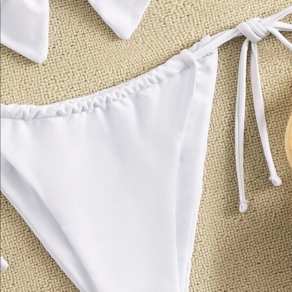 New white bikini - Picture 6 of 11